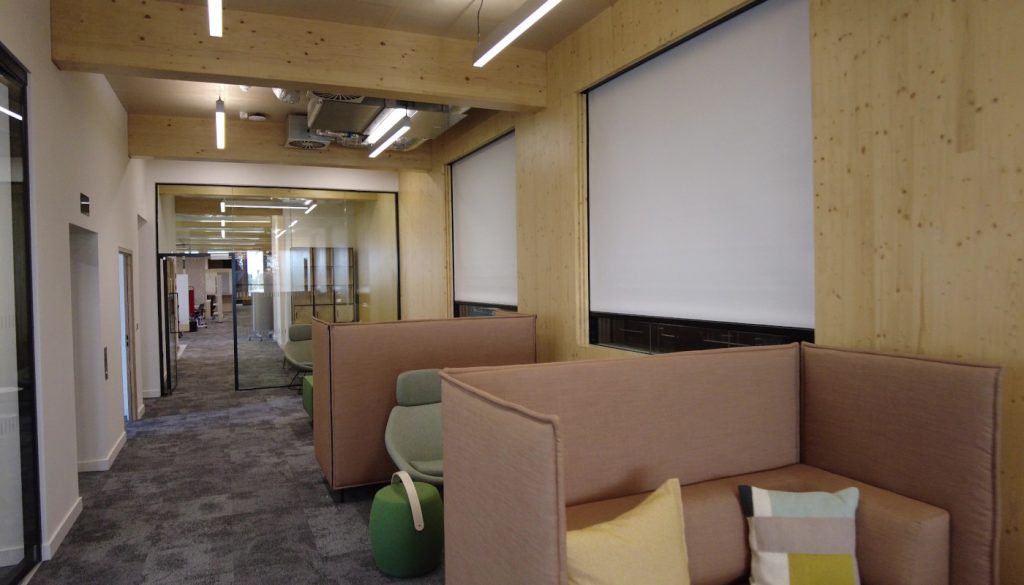 UCL Pearl office blind 4