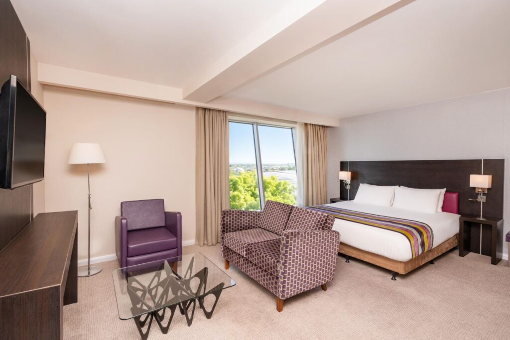 Holiday-inn-southend-hotel-curtains